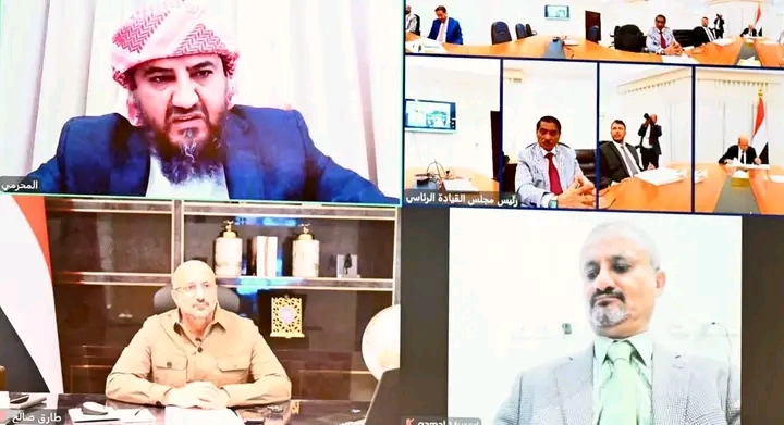 كان من القرر صدورها اليوم..  مصادر تكشف سبب تأجيل قرار اقالة رئيس الحكومة ومحافظي المهرة وحضرموت